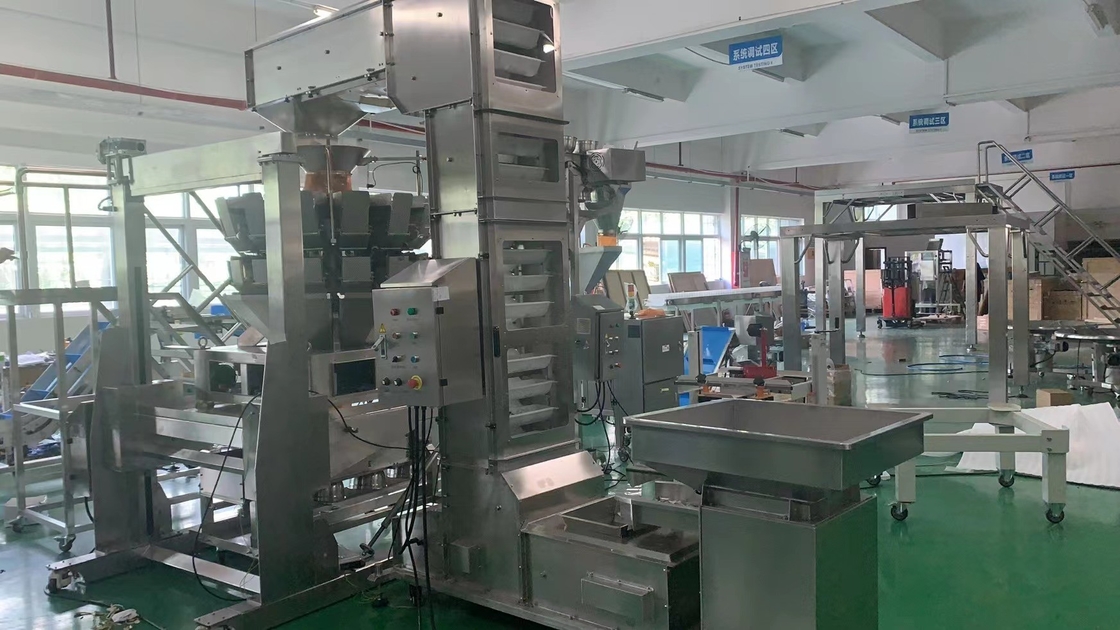 स्नैक फूड निर्माता के लिए पूरी तरह से स्वचालित संदेश और भार और बैग सीलिंग सिस्टम। SUS304 मशीन फ्रेम