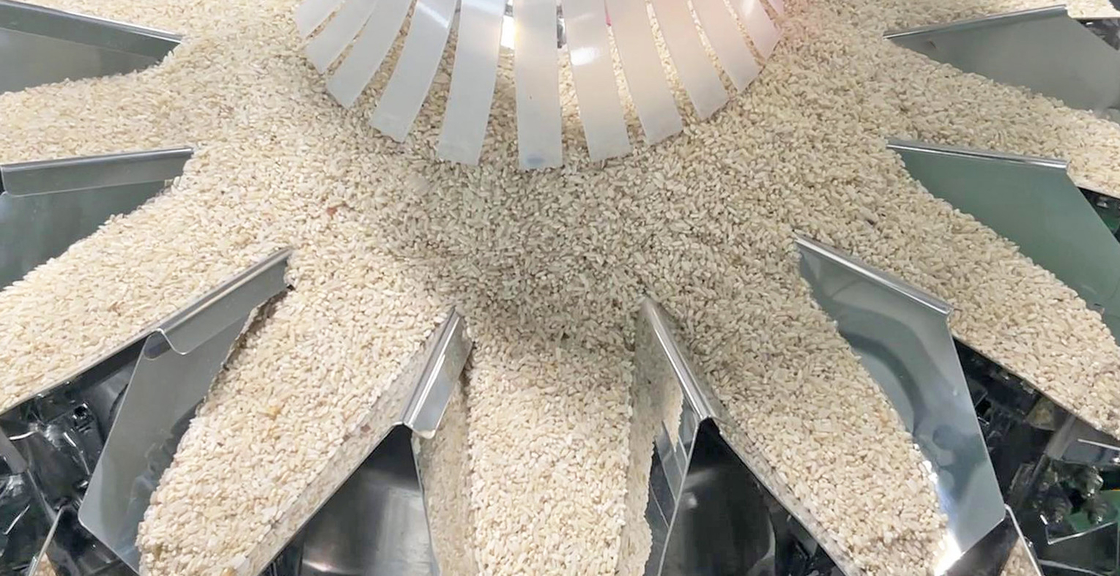 14 बाल्टी ऑटोमैटिक मल्टीहेड वेजर 1kg 2kg 5L अनाज खाद्य अनाज चावल बैग पैकिंग मशीन