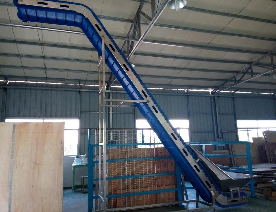 1.1 किलोवाट इच्छुक कन्वेयर एस आकार लिफ्ट स्टेनलेस स्टील 200 एल कनेक्टेड हूपर