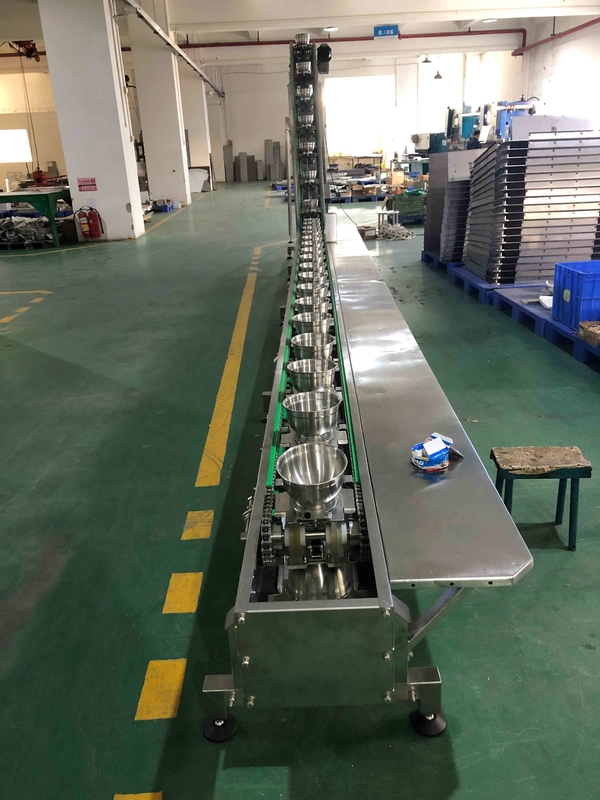 पैच ब्लॉक के लिए 0.75KW अचार पैकेजिंग मशीन मापने योग्य खाद्य सुरक्षित कटोरा प्रकार टिपलर कन्वेयर